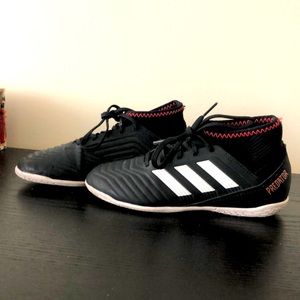 Adidas  kids predator white -core black boots for boys wear it just few times